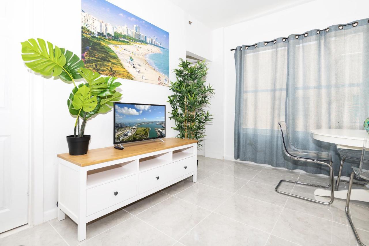 Apartments On Ocean Drive ไมอามีบีช ภายนอก รูปภาพ