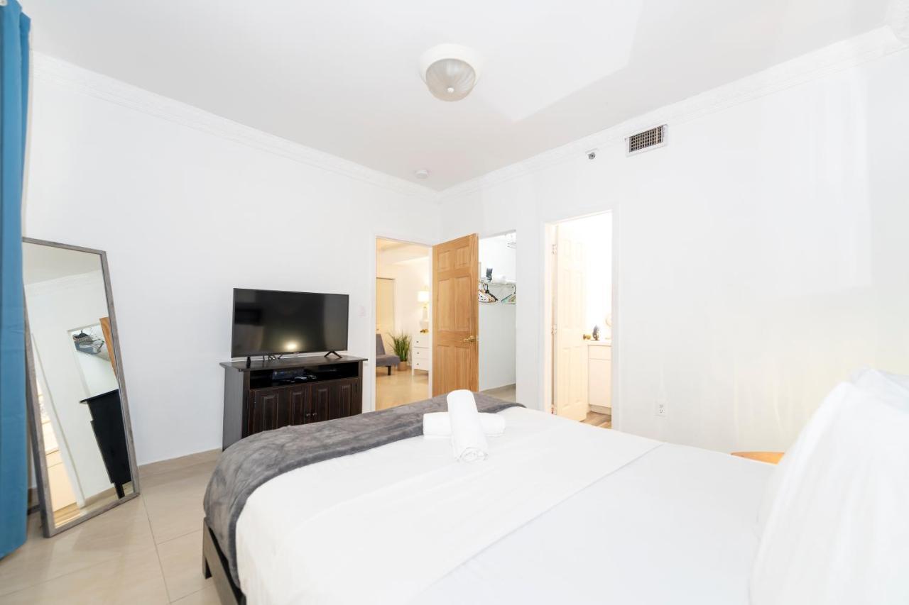 Apartments On Ocean Drive ไมอามีบีช ภายนอก รูปภาพ